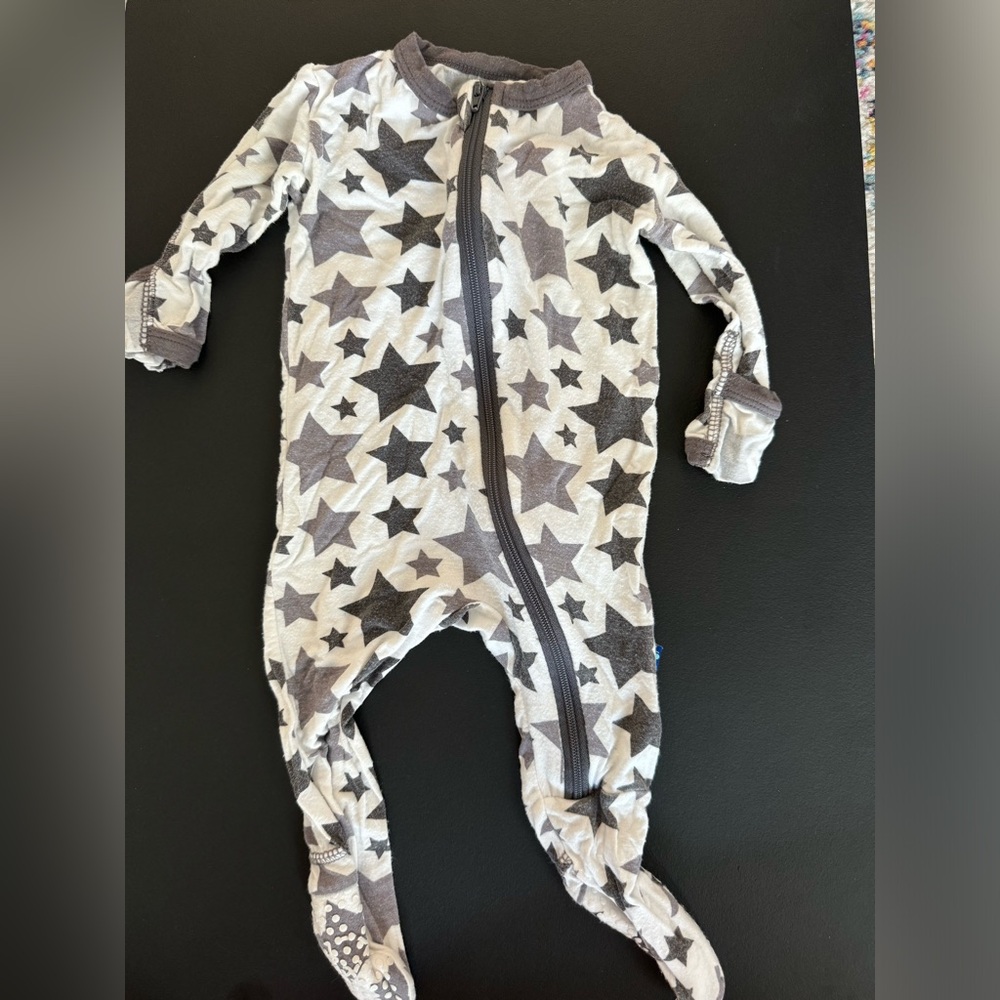 Kickee Pants size 0-3 months gray star footies